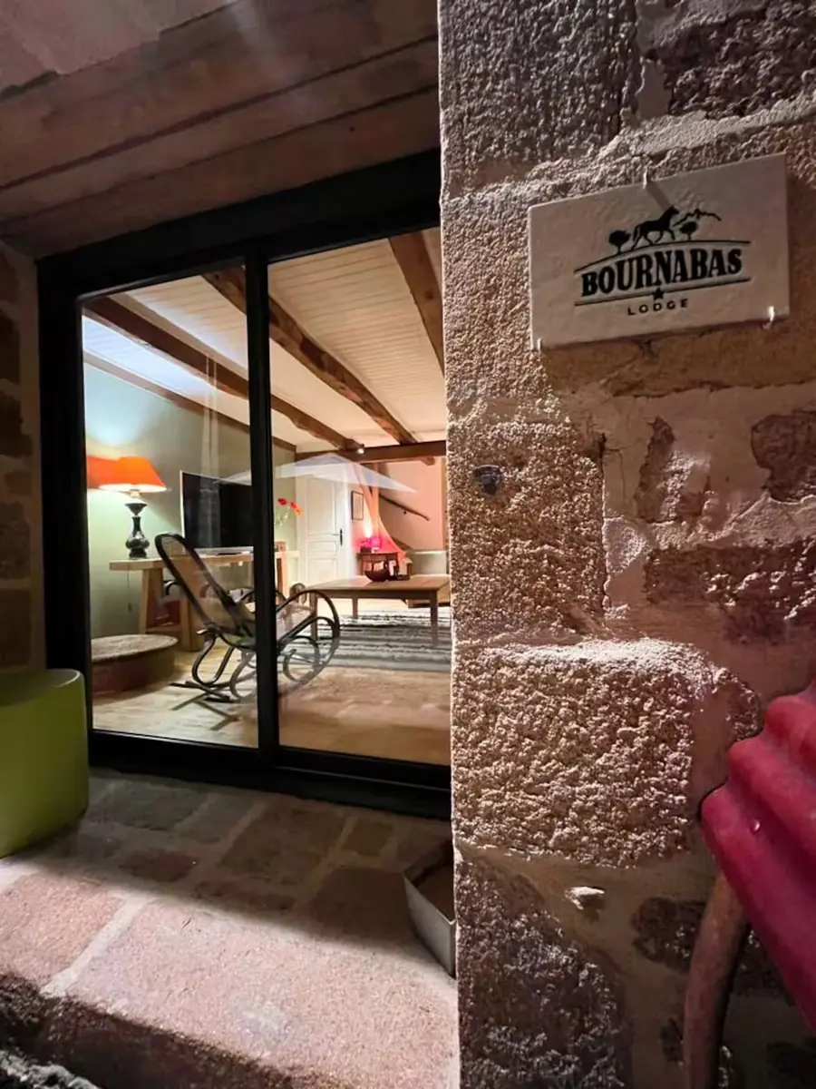 Le salon, vu depuis l'entrée
